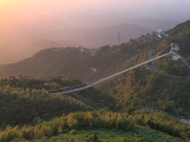 夕陽餘暉下的太平雲梯